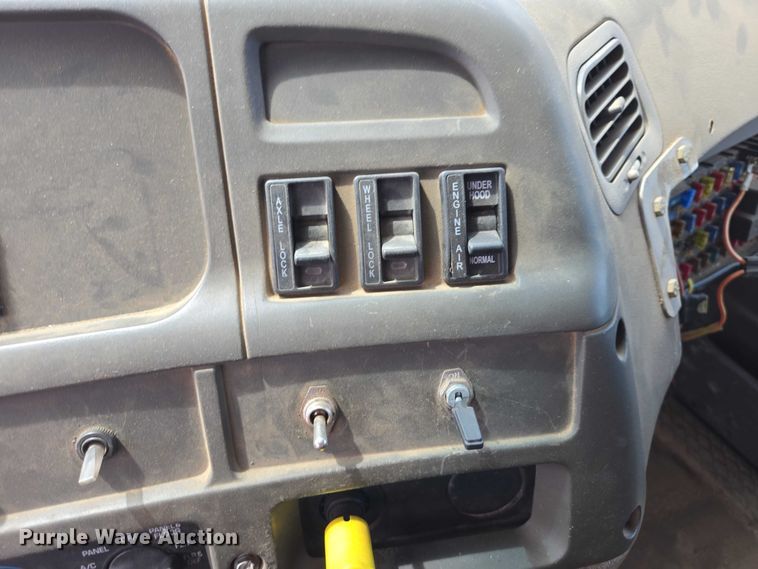 image for item EV5964 2001 Sterling LT8500 dump truck