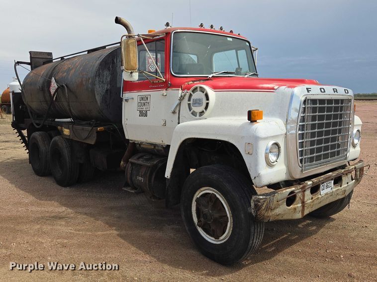image for item EV5965 1978 Ford U805 oil distributor truck