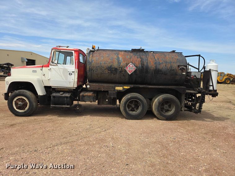 image for item EV5965 1978 Ford U805 oil distributor truck