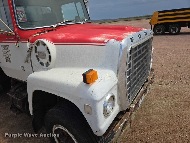 image for item EV5965 1978 Ford U805 oil distributor truck