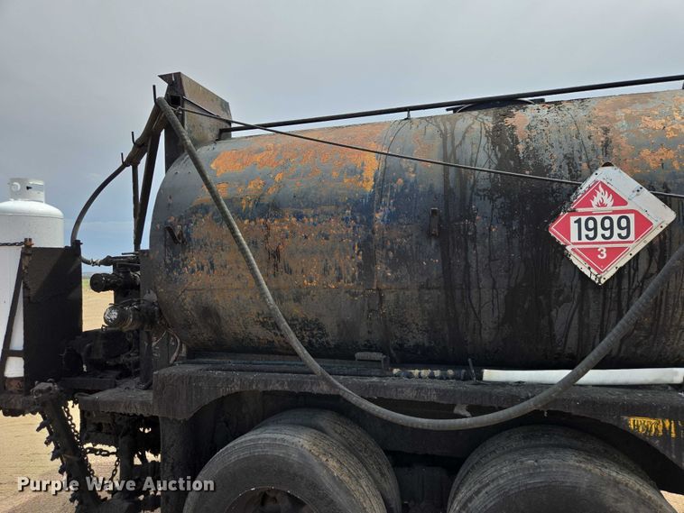 image for item EV5965 1978 Ford U805 oil distributor truck
