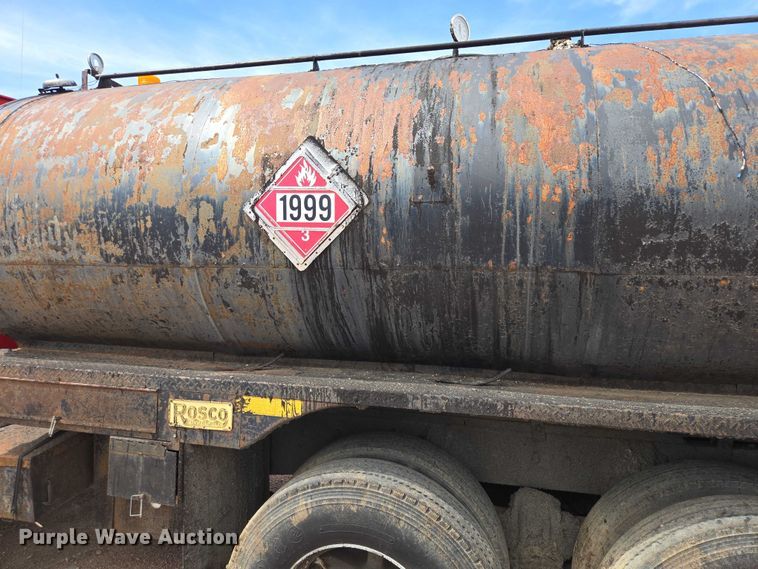 image for item EV5965 1978 Ford U805 oil distributor truck