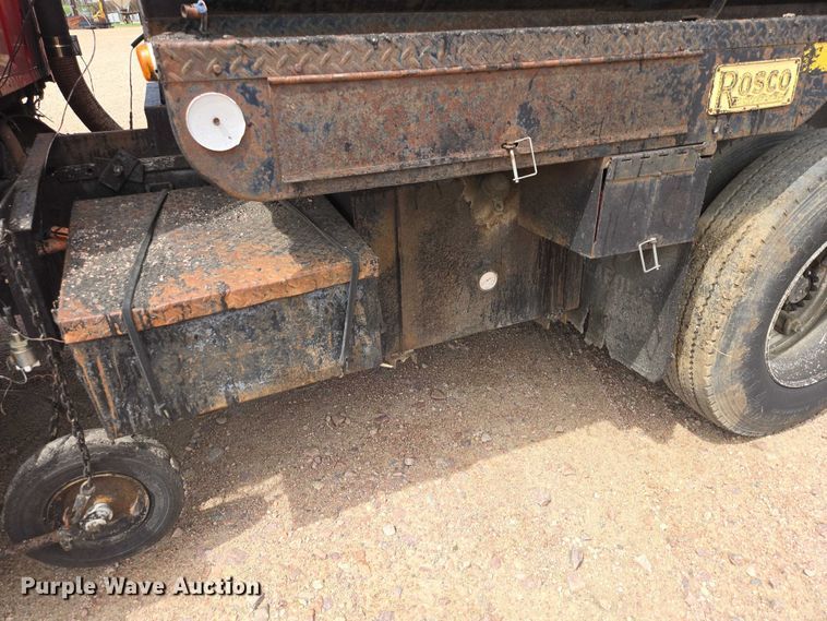 image for item EV5965 1978 Ford U805 oil distributor truck