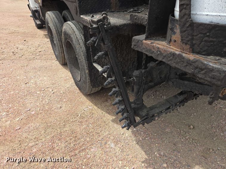 image for item EV5965 1978 Ford U805 oil distributor truck