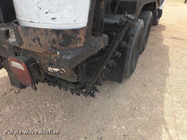 image for item EV5965 1978 Ford U805 oil distributor truck