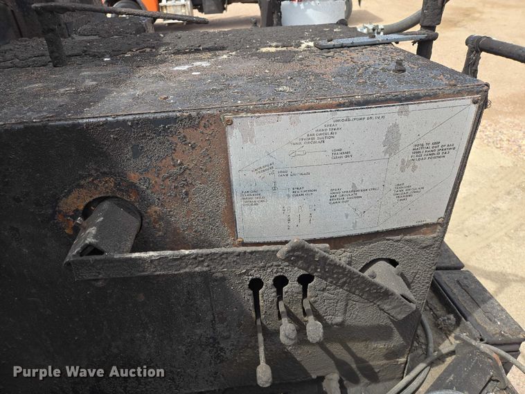 image for item EV5965 1978 Ford U805 oil distributor truck