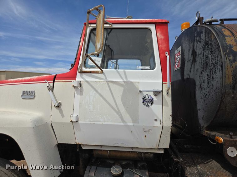 image for item EV5965 1978 Ford U805 oil distributor truck