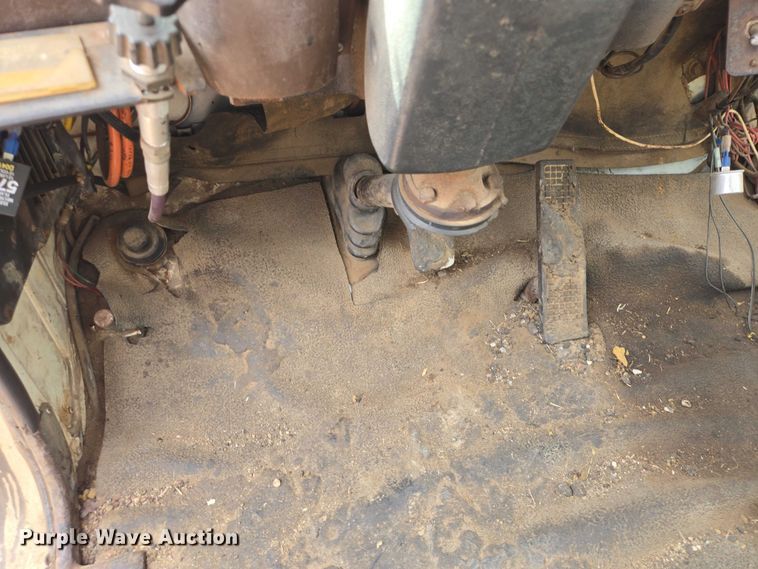 image for item EV5965 1978 Ford U805 oil distributor truck