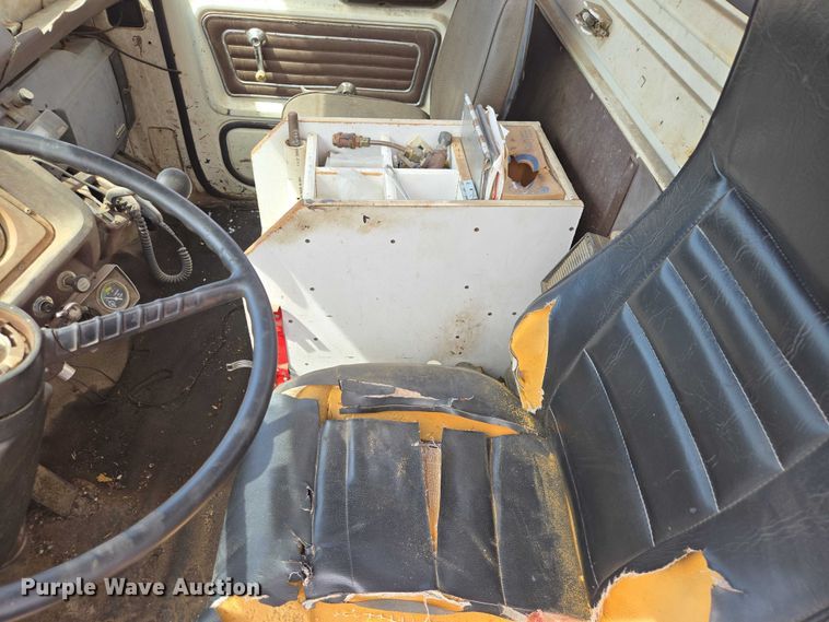 image for item EV5965 1978 Ford U805 oil distributor truck