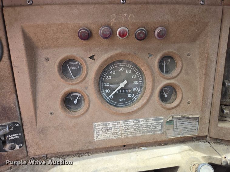 image for item EV5965 1978 Ford U805 oil distributor truck