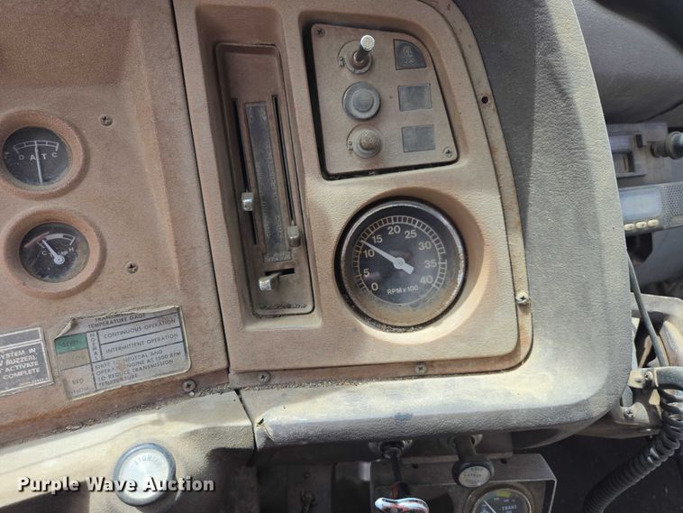 image for item EV5965 1978 Ford U805 oil distributor truck
