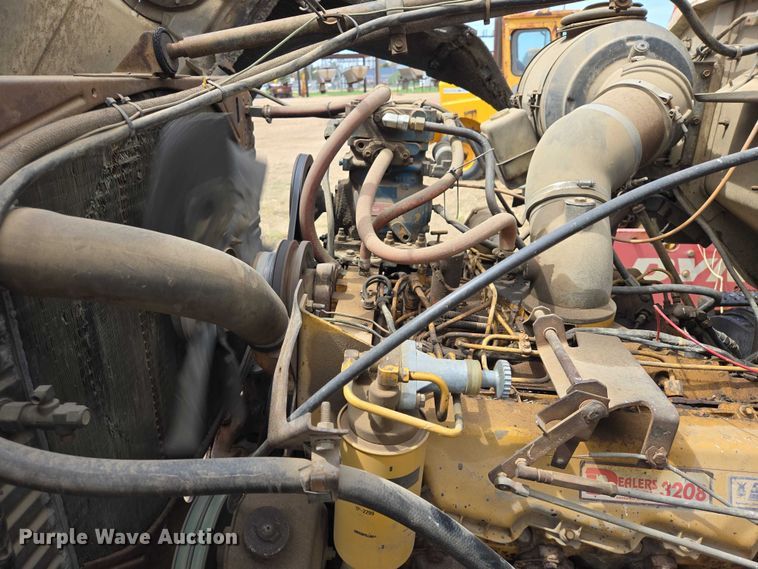 image for item EV5965 1978 Ford U805 oil distributor truck