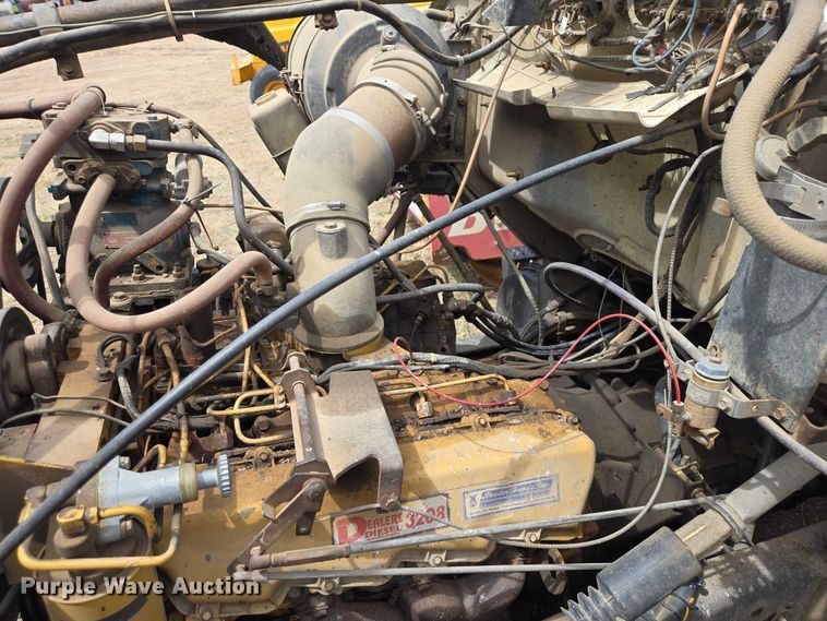 image for item EV5965 1978 Ford U805 oil distributor truck