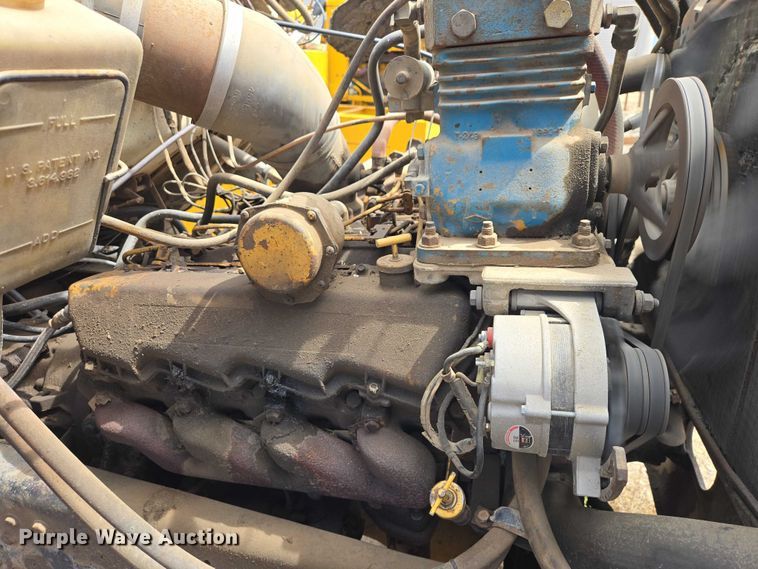 image for item EV5965 1978 Ford U805 oil distributor truck