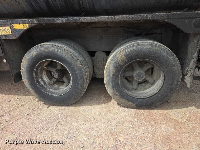 image for item EV5965 1978 Ford U805 oil distributor truck