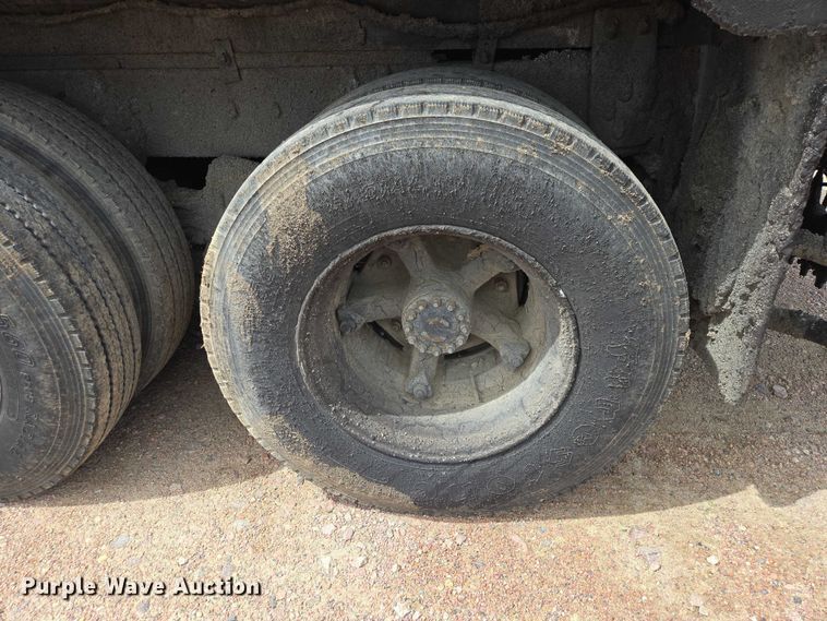 image for item EV5965 1978 Ford U805 oil distributor truck