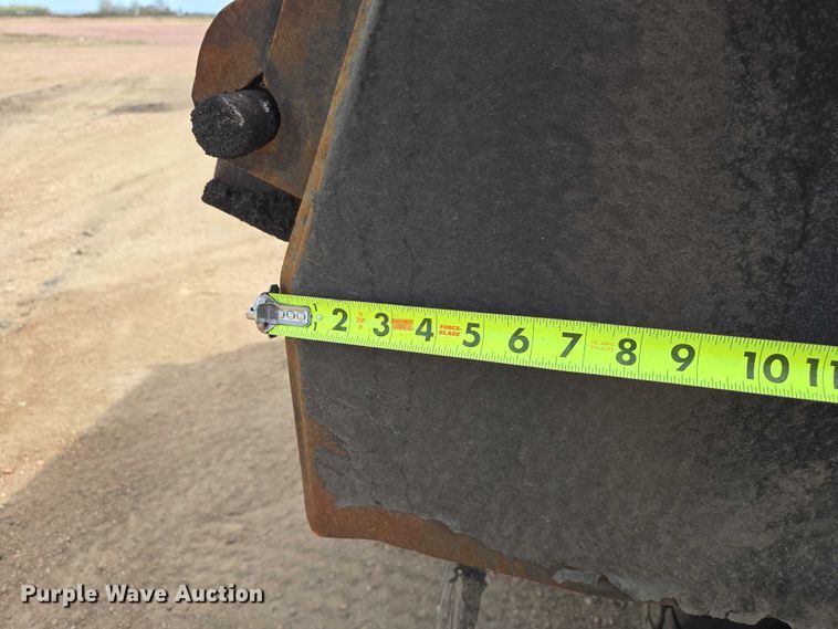 image for item EV5966 2003 Sterling L9500 dump truck