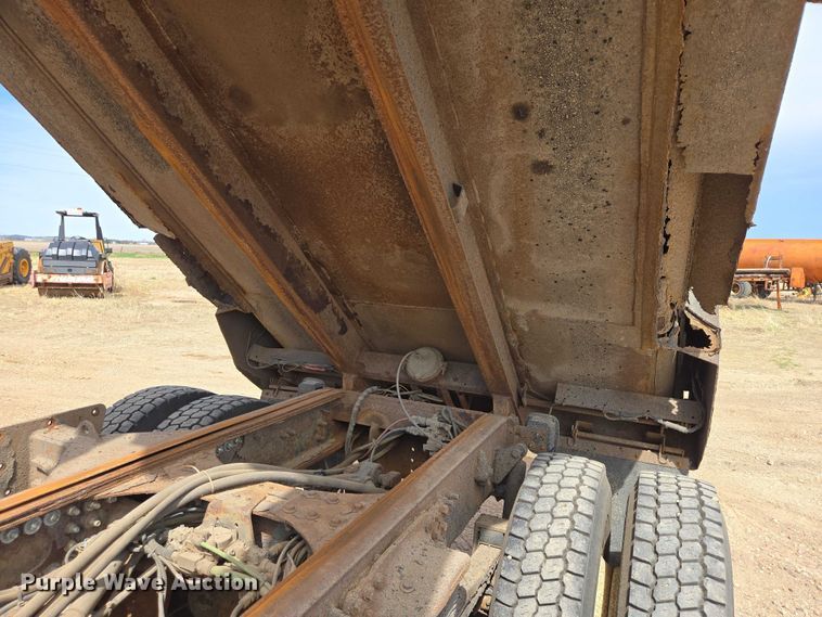 image for item EV5966 2003 Sterling L9500 dump truck