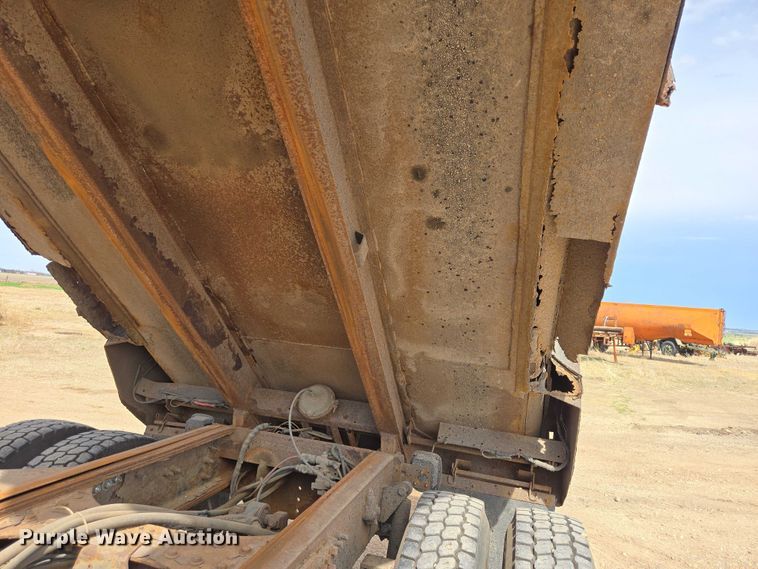 image for item EV5966 2003 Sterling L9500 dump truck