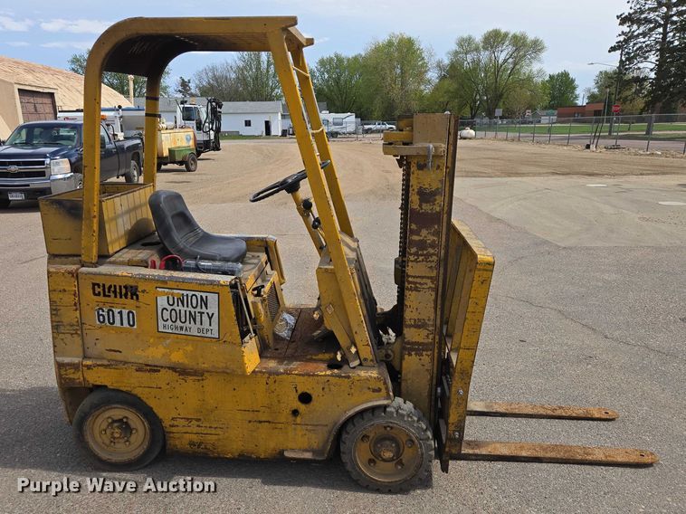 image for item EV5969 Clark forklift