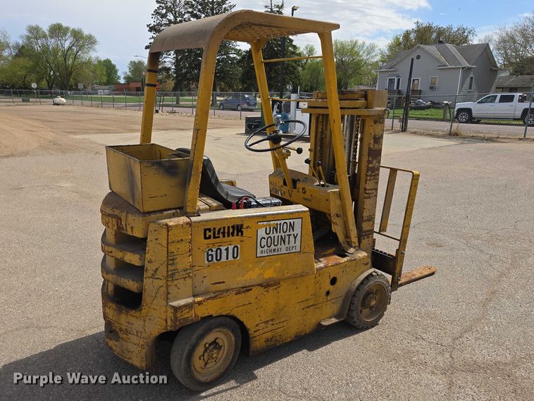 image for item EV5969 Clark forklift