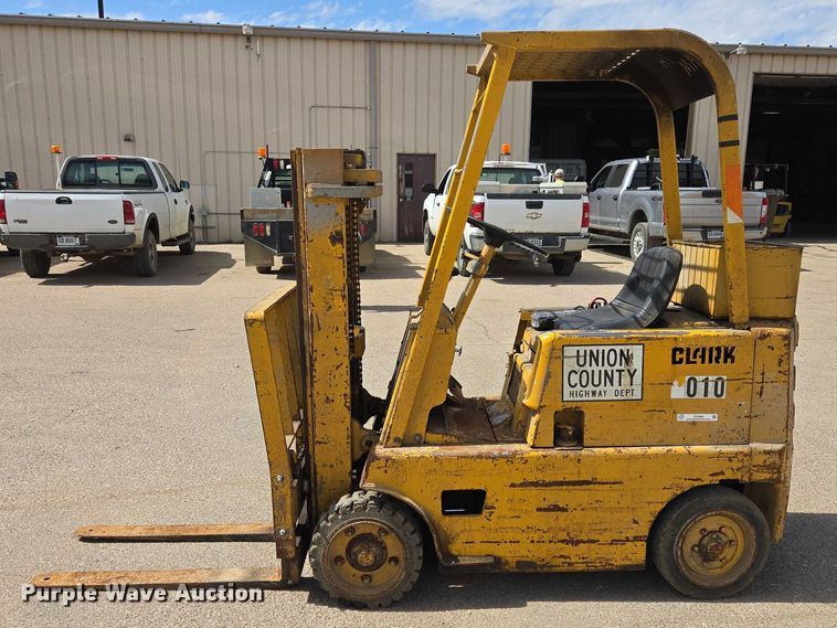 image for item EV5969 Clark forklift