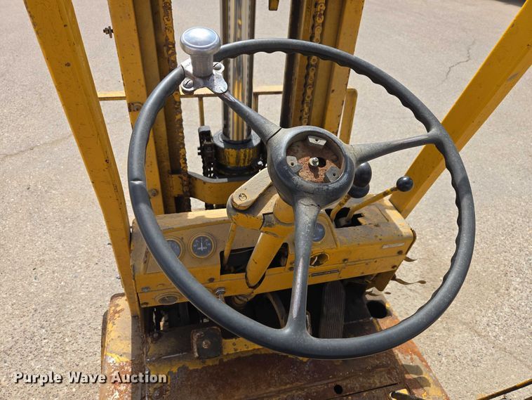 image for item EV5969 Clark forklift