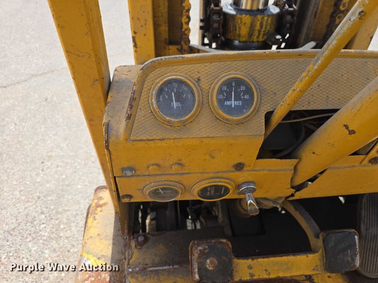 image for item EV5969 Clark forklift