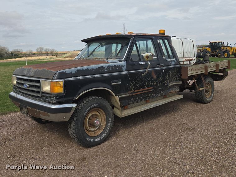 1989 Ford F250 flatbed pickup truck