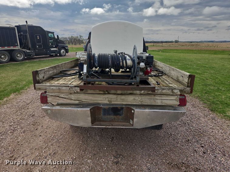 image for item EV5973 1989 Ford F250 flatbed pickup truck