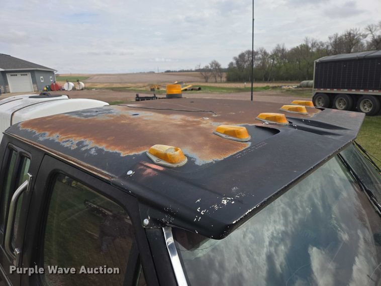 image for item EV5973 1989 Ford F250 flatbed pickup truck