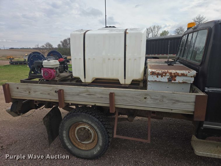 image for item EV5973 1989 Ford F250 flatbed pickup truck