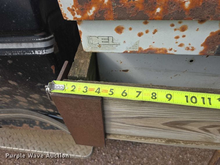 image for item EV5973 1989 Ford F250 flatbed pickup truck