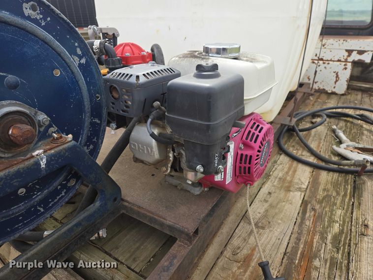 image for item EV5973 1989 Ford F250 flatbed pickup truck