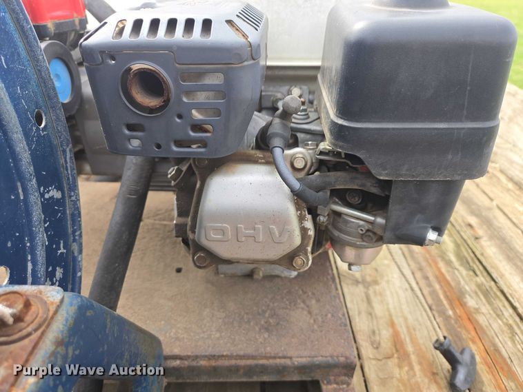 image for item EV5973 1989 Ford F250 flatbed pickup truck