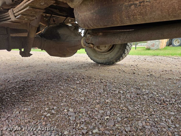 image for item EV5973 1989 Ford F250 flatbed pickup truck