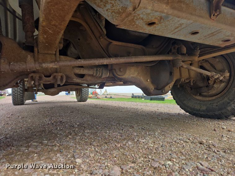 image for item EV5973 1989 Ford F250 flatbed pickup truck