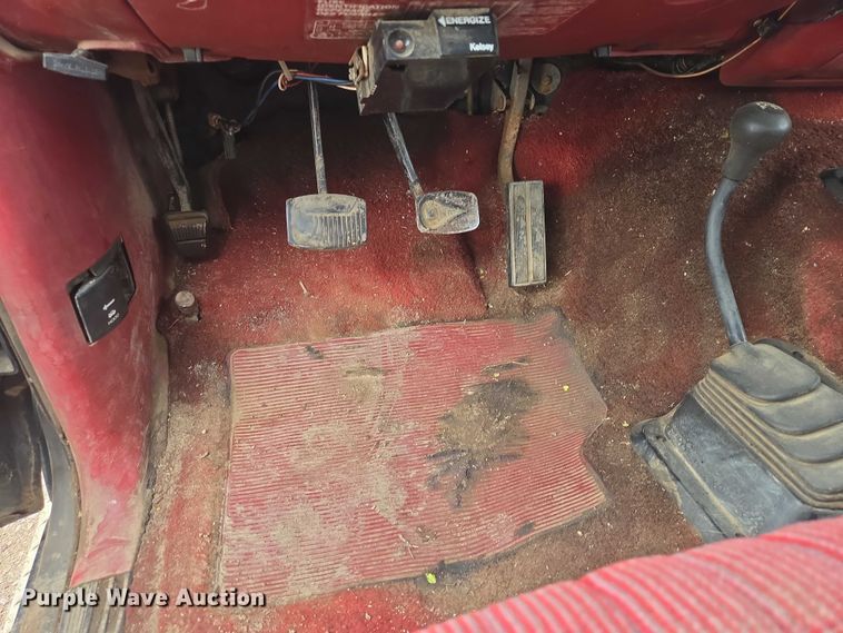 image for item EV5973 1989 Ford F250 flatbed pickup truck