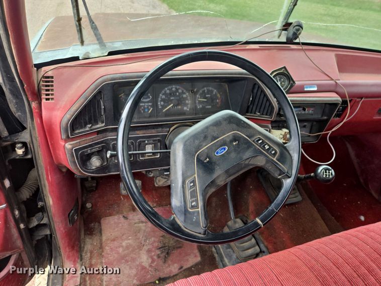 image for item EV5973 1989 Ford F250 flatbed pickup truck