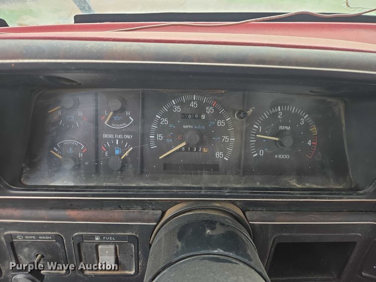 image for item EV5973 1989 Ford F250 flatbed pickup truck