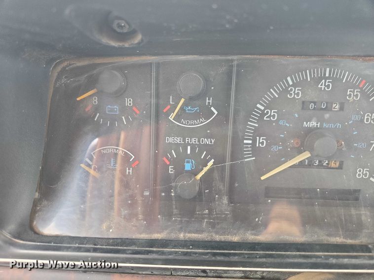 image for item EV5973 1989 Ford F250 flatbed pickup truck