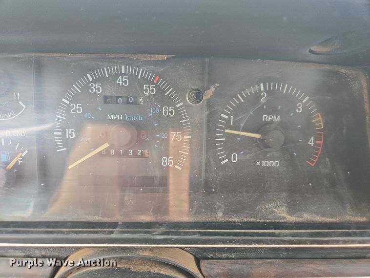 image for item EV5973 1989 Ford F250 flatbed pickup truck