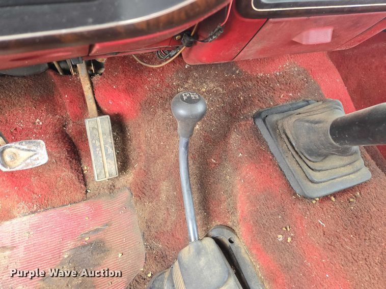 image for item EV5973 1989 Ford F250 flatbed pickup truck