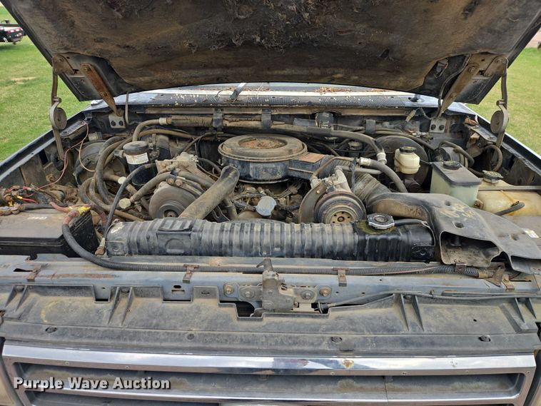 image for item EV5973 1989 Ford F250 flatbed pickup truck