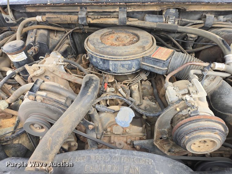 image for item EV5973 1989 Ford F250 flatbed pickup truck