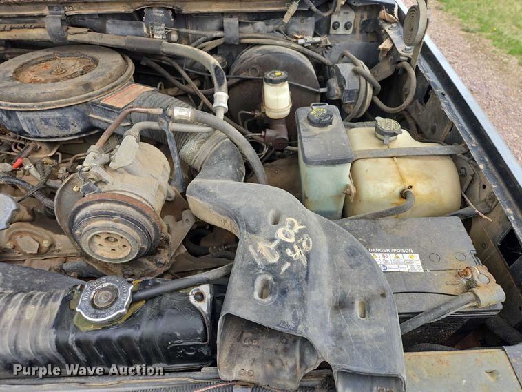 image for item EV5973 1989 Ford F250 flatbed pickup truck