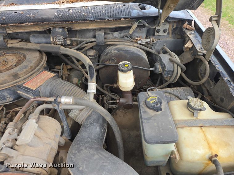 image for item EV5973 1989 Ford F250 flatbed pickup truck