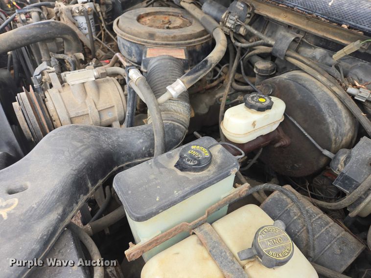 image for item EV5973 1989 Ford F250 flatbed pickup truck