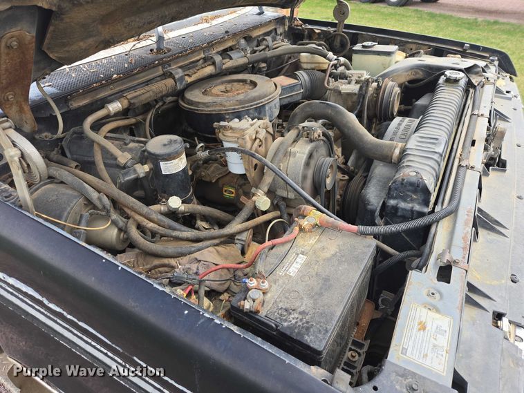 image for item EV5973 1989 Ford F250 flatbed pickup truck