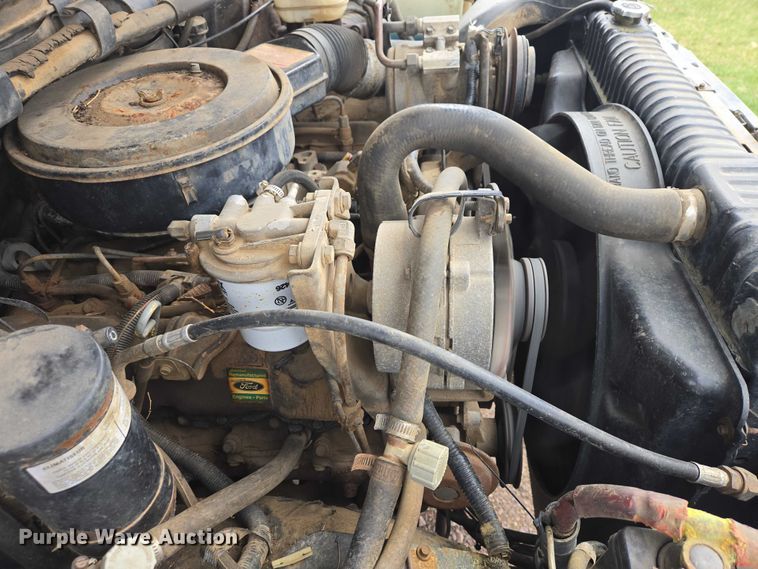 image for item EV5973 1989 Ford F250 flatbed pickup truck